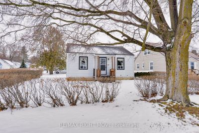 139 Memorial Ave, House other with 2 bedrooms, 1 bathrooms and 2 parking in Orillia ON | Image 2