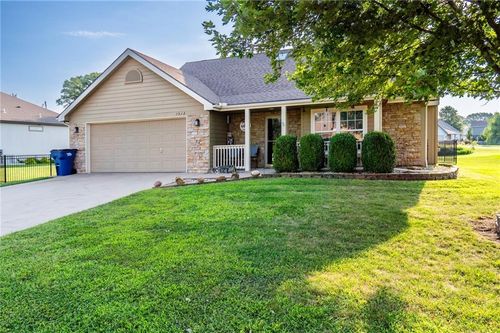 1512 Acorn St, Eudora, KS, 66025-9217 | Card Image