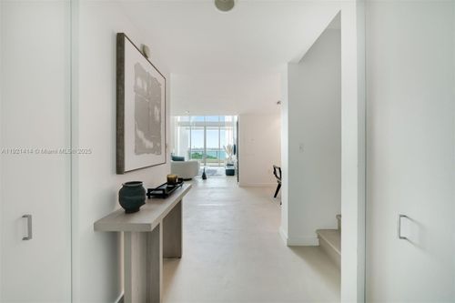 apt-905-900 Biscayne Blvd, Miami, FL, 33132-1584 | Card Image