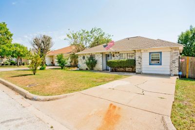 Single story home featuring a front lawn | Image 3