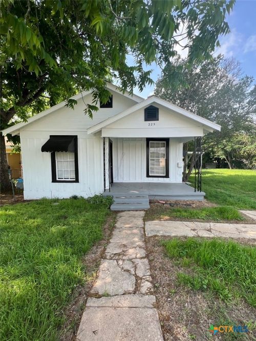 225 Lamar St, Luling, TX, 78648-1820 | Card Image