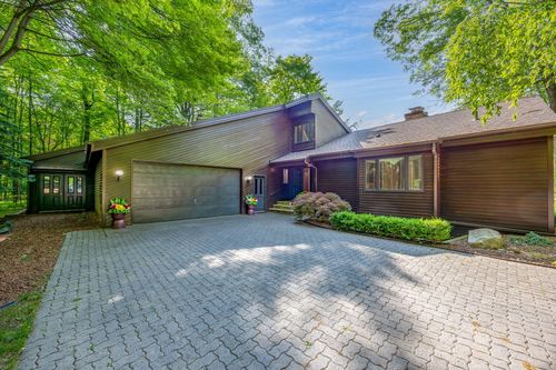 3075 Mineral Springs Trl, Mount Pleasant, MI, 48858-9663 | Card Image