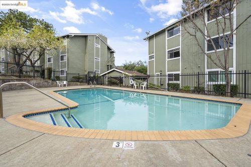 28-8711 Mountain Blvd, Oakland, CA, 94605-4546 | Card Image