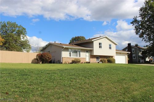 2424 Waynesburg Dr Se, Canton, OH, 44707-2058 | Card Image