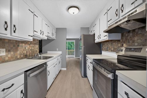 d-3 Black Oak Drive, Nashua, NH, 03062 | Card Image