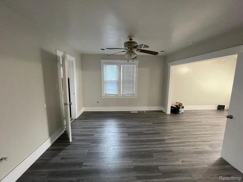 2413 Florian St, Hamtramck, MI, 48212-3411 | Card Image