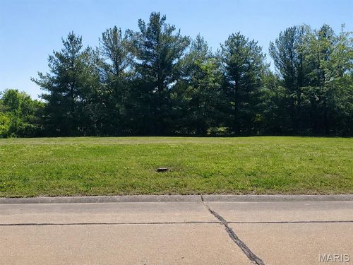 3050 Governors Dr, Carlyle, IL, 62231 | Card Image