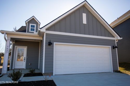 302-7427 Old Dandridge Pike, Strawberry Plains, TN, 37871-3650 | Card Image