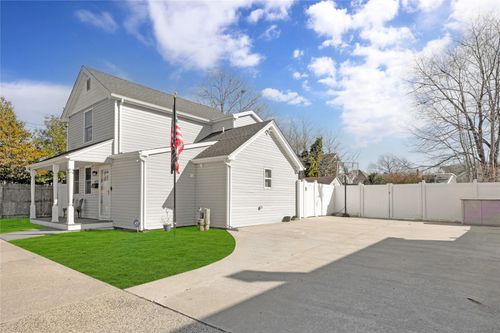 3172 Union Blvd, East Islip, NY, 11730-1905 | Card Image