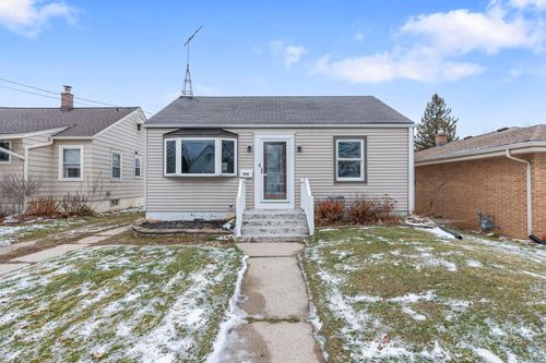 318 E Kilbourn Avenue, West Bend, WI, 53095 | Card Image