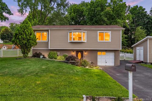 21 Trotting Dr, Chester, NY, 10918-1138 | Card Image