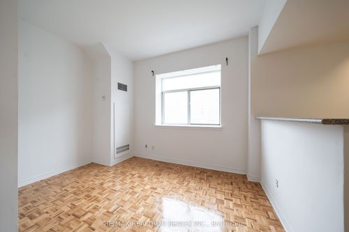 110-1407 Dupont St, Toronto, ON, M6H4J7 | Card Image