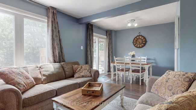 621 Cobblehill Dr, House attached with 4 bedrooms, 3 bathrooms and 3 parking in Oshawa ON | Image 5
