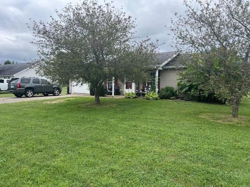 215 Young Dr, Stanford, KY, 40484-8129 | Card Image