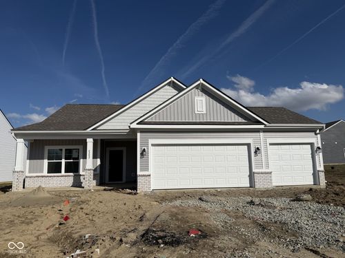 8202 Bearberry Ln, Pendleton, IN, 46064-6438 | Card Image