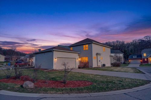 8903 White Coral Way, MIDDLETON, WI, 53562-4242 | Card Image