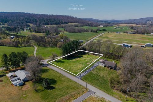 15 Hidden River Ave, Sparta, TN, 38583-7511 | Card Image