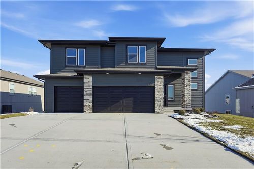 409 Woodview Dr, Raymore, MO, 64083-8791 | Card Image