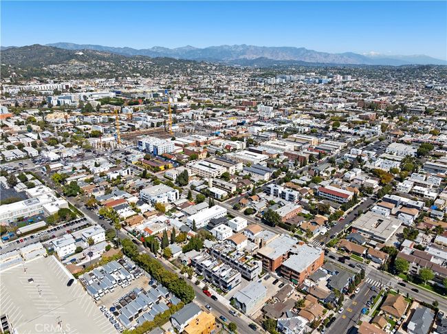 922 N Ridgewood Pl, House other with 3 bedrooms, 4 bathrooms and 2 parking in LOS ANGELES CA | Image 25