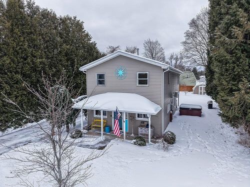510 W Hurlbut St, Charlevoix, MI, 49720-1213 | Card Image