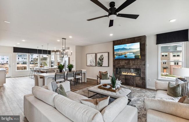 42609 Houdini Rest Ter, Townhouse with 4 bedrooms, 5 bathrooms and null parking in LEESBURG VA | Image 4