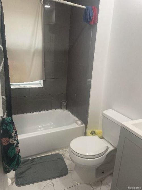 5029 Whitfield St, Detroit, MI, 48204-2134 | Card Image