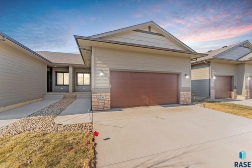 2031 S Sonoma Pl, Sioux Falls, SD, 57106-4988 | Card Image