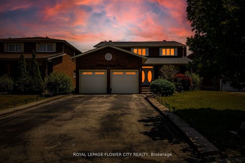 15 Thistle Ridge Dr, Woodbridge, ON, L4L3K3 | Card Image