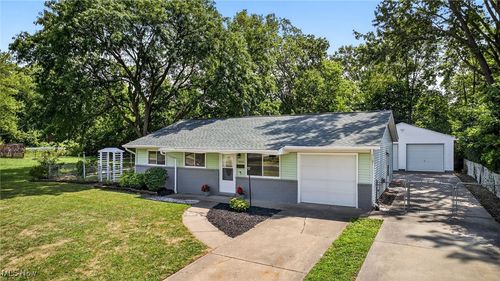 2332 Packard Dr, Lorain, OH, 44055-3510 | Card Image