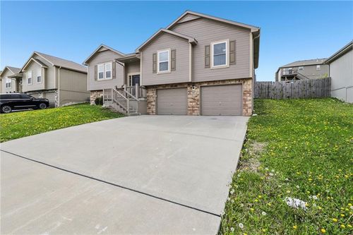 1307 Nw Hilltop Ln, Grain Valley, MO, 64029-7718 | Card Image