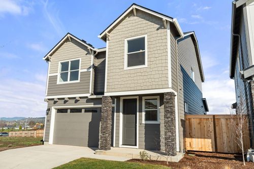39-151 Valemont Dr, Eagle Point, OR, 97524-8652 | Card Image