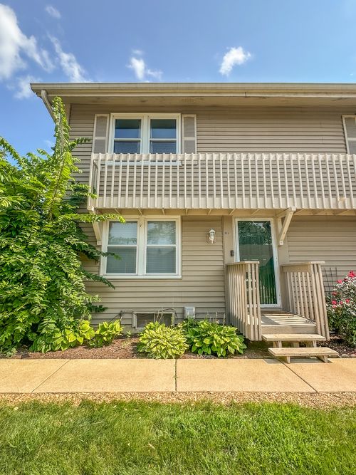 unit-c-218 Eagle Ct, Bolingbrook, IL, 60440-5732 | Card Image