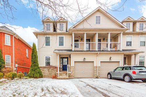 15 Young Cres, Niagara on the Lake, ON, L0S1J0 | Card Image