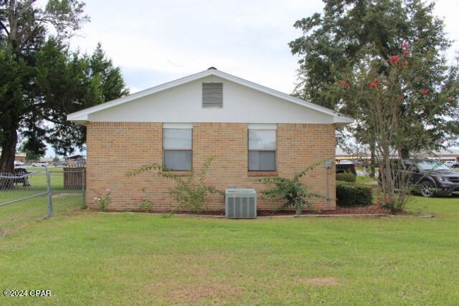 25676 Ne Evans St, House other with 3 bedrooms, 2 bathrooms and null parking in Altha FL | Image 15