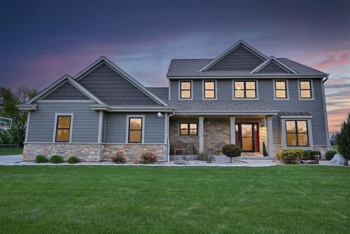 5111 Roamn Way, Hartford, WI, 53027-8679 | Card Image
