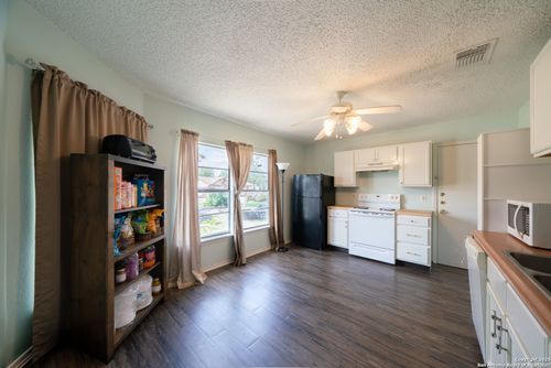 9759 Hidden Swan, San Antonio, TX, 78250-4826 | Card Image