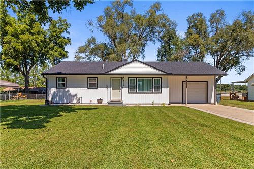 118 Park Ave, Buckner, MO, 64016-9787 | Card Image