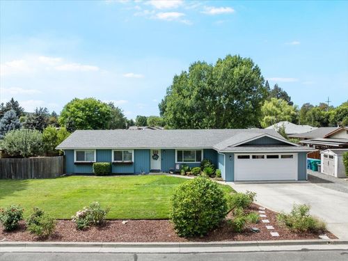 1722 Siebert Way, Grants Pass, OR, 97527-4763 | Card Image
