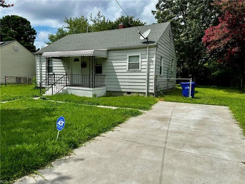 320 Killian Ave, Portsmouth, VA, 23704-6051 | Card Image