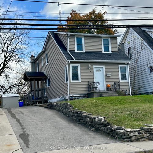 215 Emerson St, Hamilton, ON, L8S2Y3 | Card Image