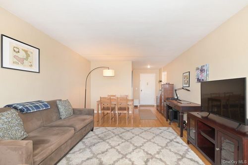 5h-2 Birchwood Ct, Mineola, NY, 11501-4526 | Card Image