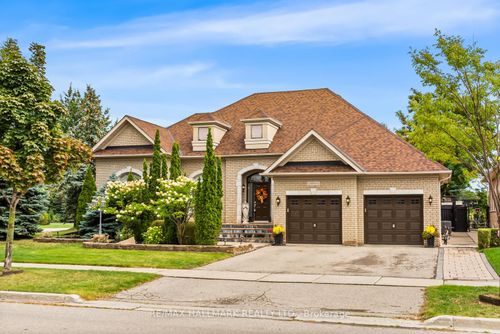 452 Athabasca Dr, Maple, ON, L6A3S2 | Card Image