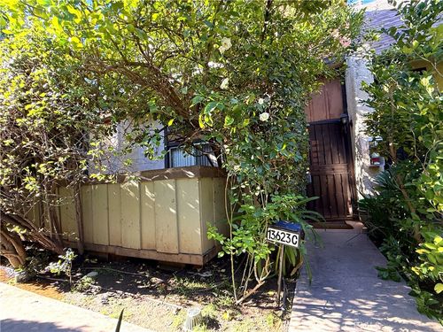 13623 Valerio St, Van Nuys, CA, 91405-2742 | Card Image