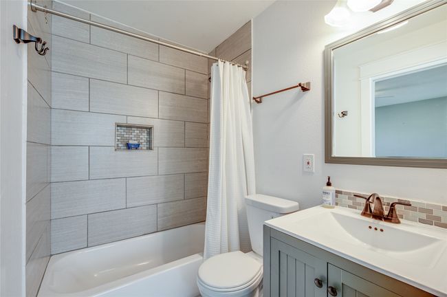 Jack and Jill bathroom between bedroom 2 and bedroom 3 | Image 28
