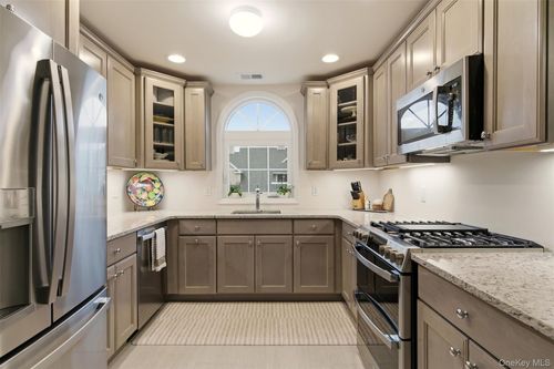 28 Steven Cir, Dix Hills, NY, 11746-5666 | Card Image