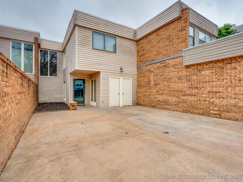 813 Maple St, Ada, OK, 74820-8461 | Card Image