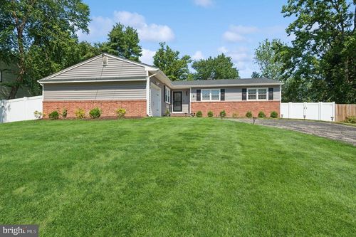 6 Hillsdale Rd, LAWRENCEVILLE, NJ, 08648-3726 | Card Image