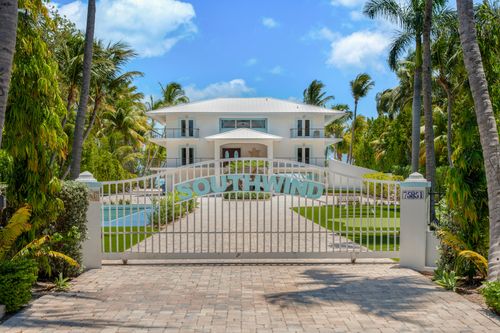 75851 Overseas Hwy, Islamorada, FL, 33036-4018 | Card Image