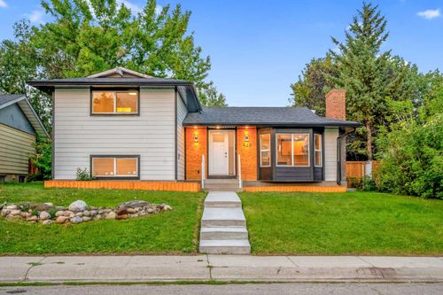 423 Queensland Circle Se, Calgary, AB, T2J4P5 | Card Image