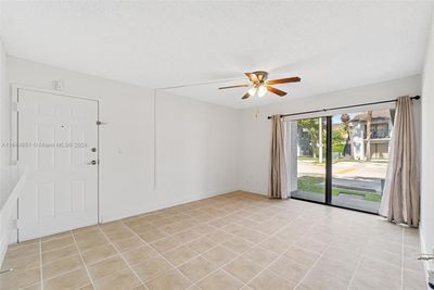 105 - 7200 Nw 179th St, Condo with 2 bedrooms, 2 bathrooms and null parking in Hialeah FL | Image 2